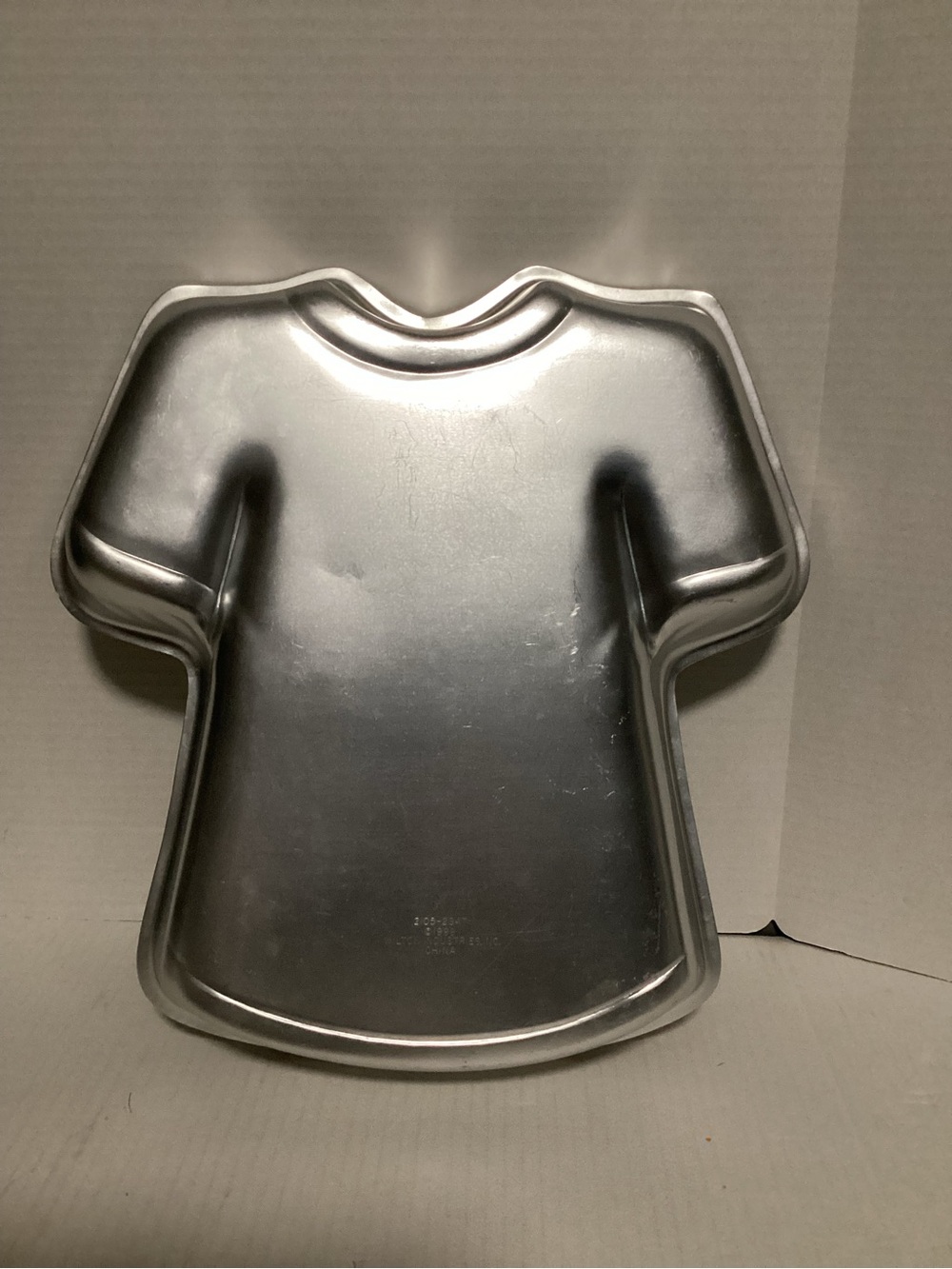 Wilton Silver T-Shirt Cake Mold 1999